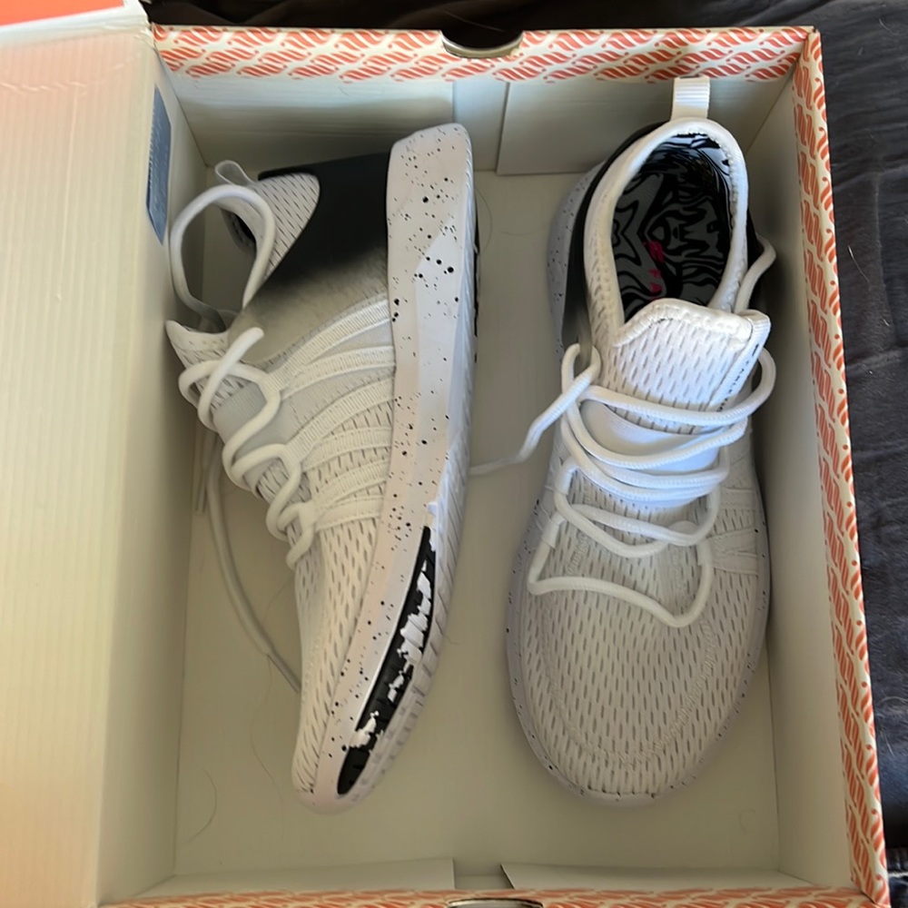 White Fabletics running shoes